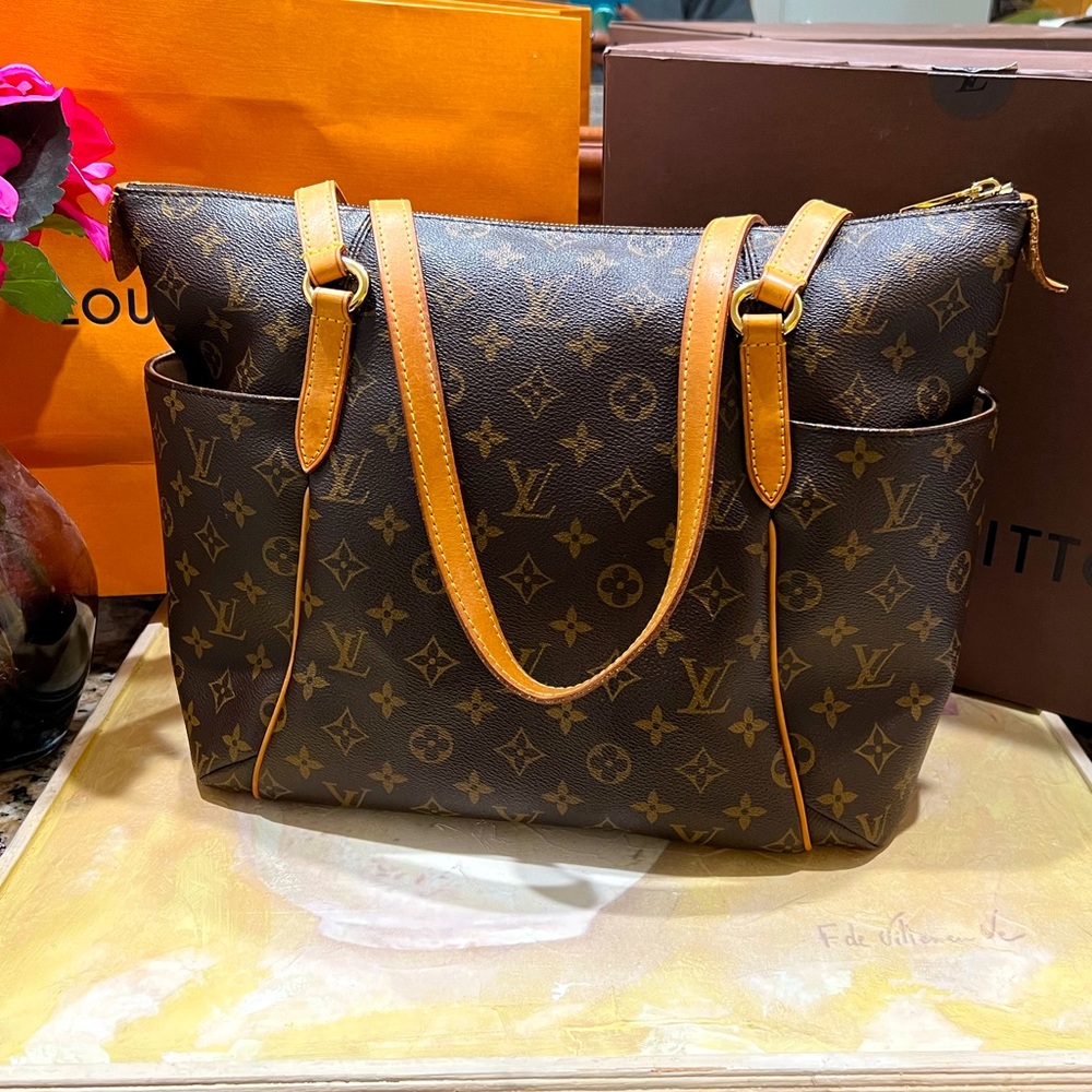 Louis Vuitton Totally mm canvas